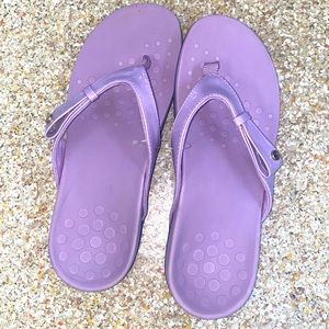 VIONIC LILAC THONG FLOPS